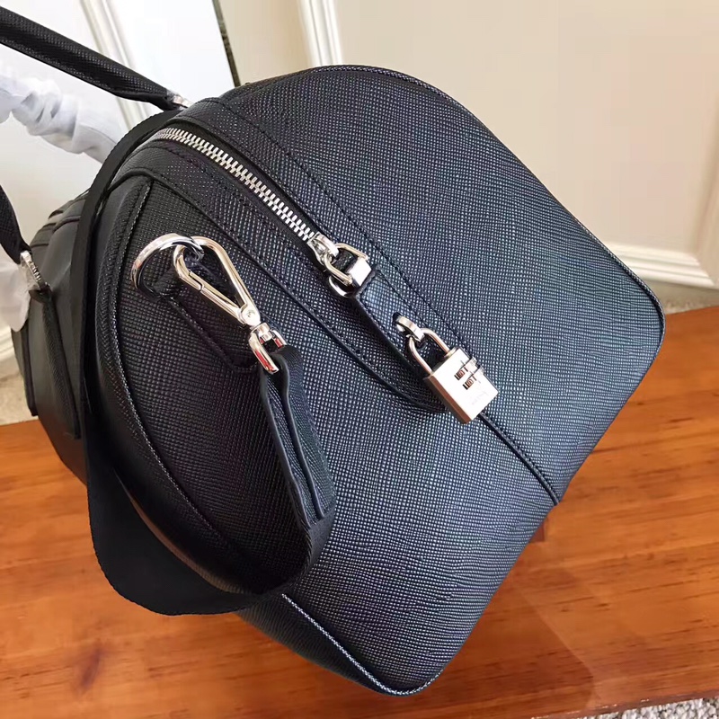 Pra*a travel bags